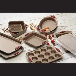Cucina Nonstick Bakeware 10-Piece Set, Latte Brown, Cranberry Red Handle Grips -High End Kitchen 48e1713206c34ecb 8211 w800 h800 b0 p0