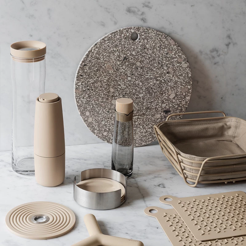 Blomus Splash Water Carafe With Self-Closing Lid, Magnet, Nomad 4 Blomus Splash Water Carafe With Self-Closing Lid, Magnet, Nomad - Image 4